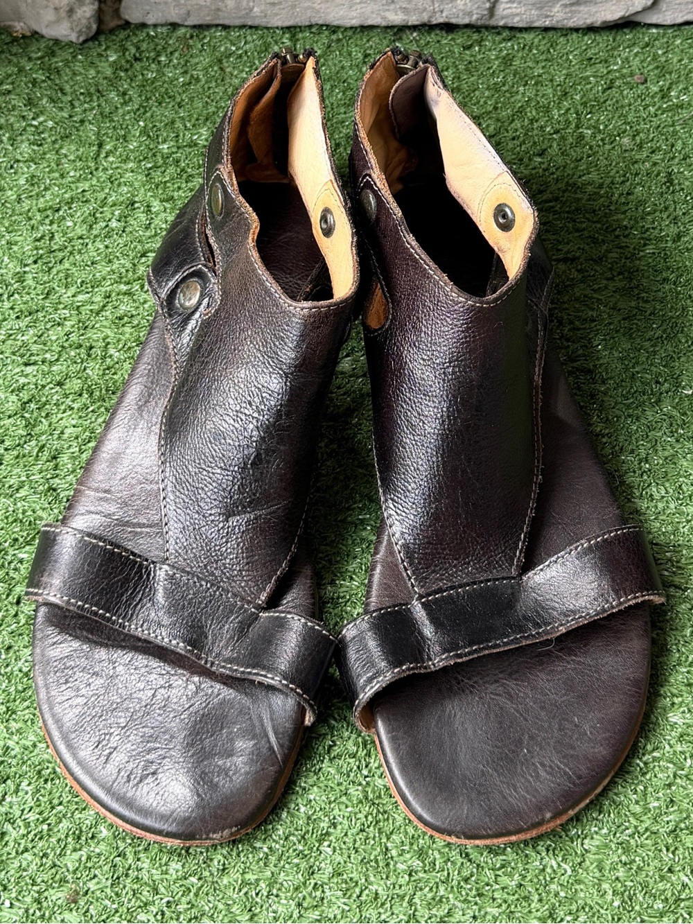 Bed Stu Soto Black/Brown Rustic Finish Women’s Sandals